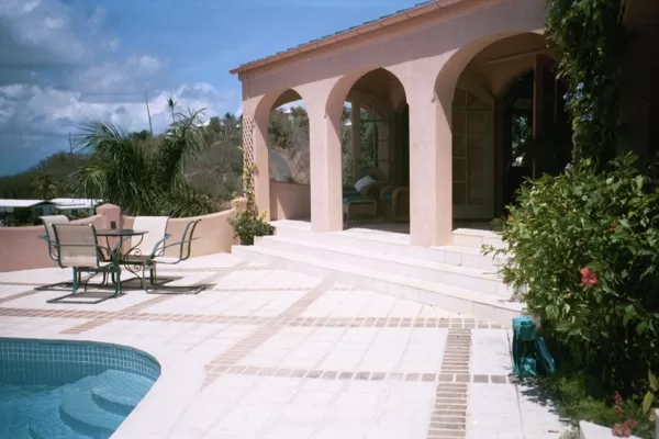 Coral stone pool deck with brick accents