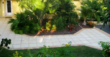 Exterior coral stone 18" tile with brick edging