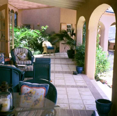 Exterior travertine tile with brick details