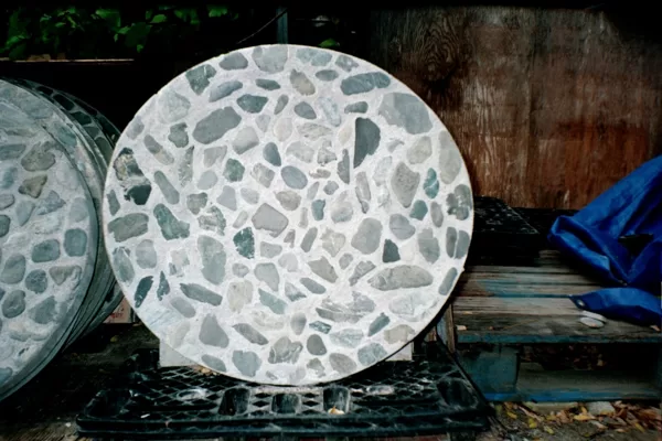 Round inlaid with stones