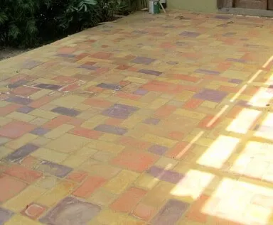 Various sizes of brick in ashlar pattern